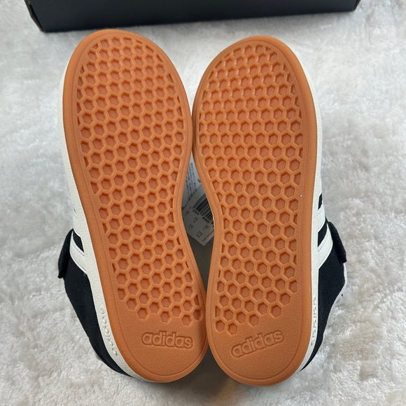 Adidas Kids Sz 3 Black and White Sneakers Grand Court 00s EL - Picture 9 of 9